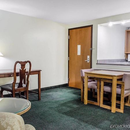 Econo Lodge Inn & Suites Denver Eksteriør bilde