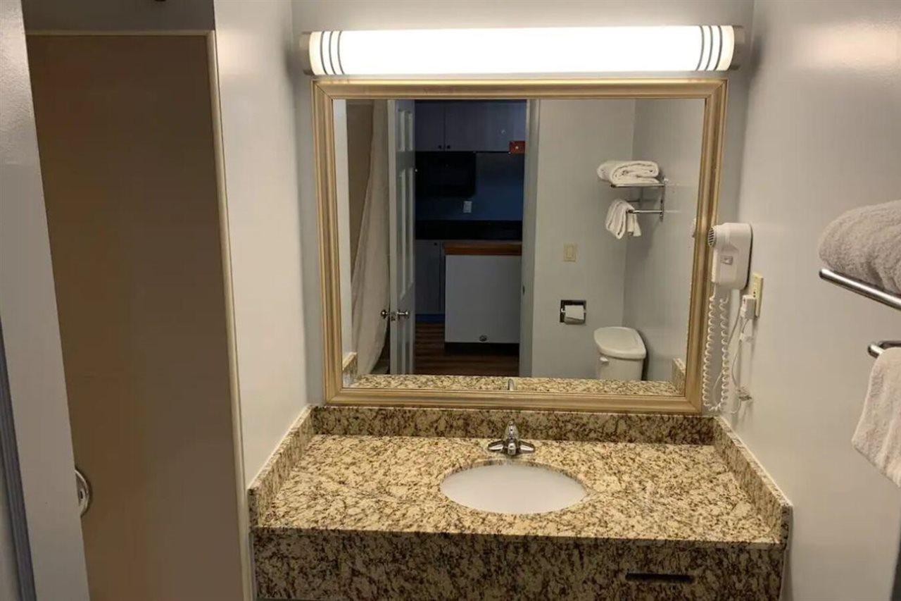 Econo Lodge Inn & Suites Denver Eksteriør bilde