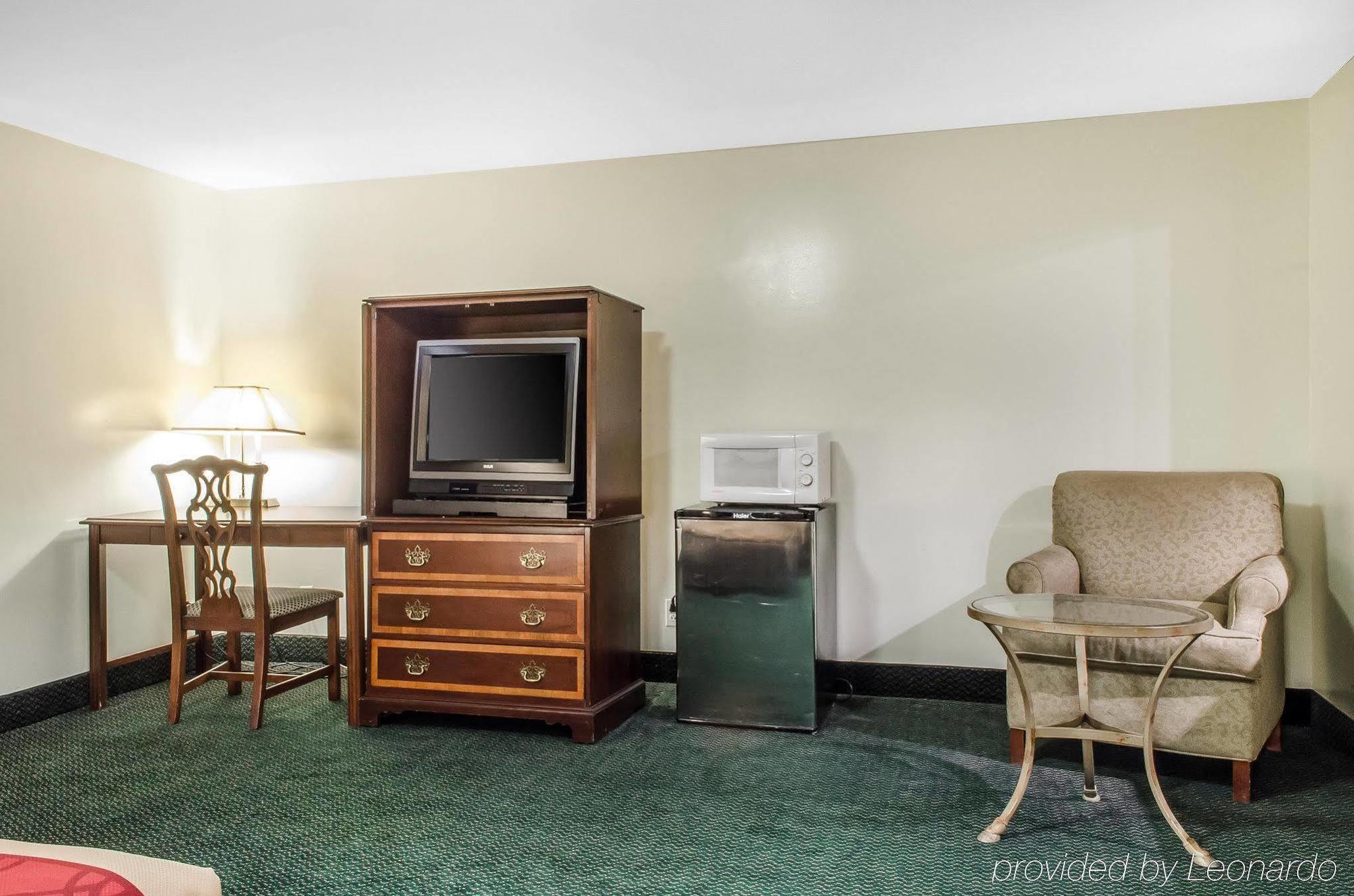 Econo Lodge Inn & Suites Denver Eksteriør bilde