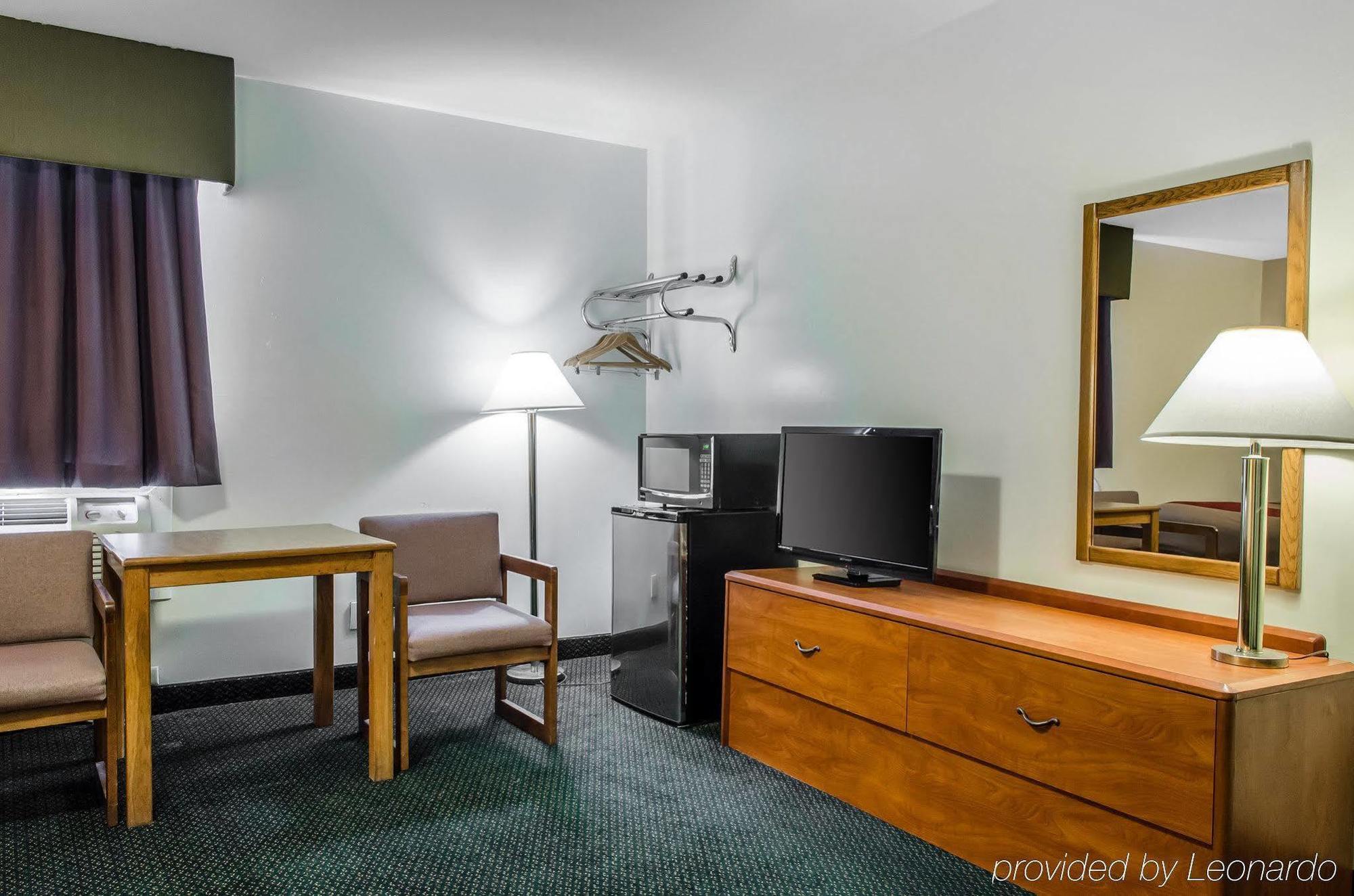 Econo Lodge Inn & Suites Denver Eksteriør bilde