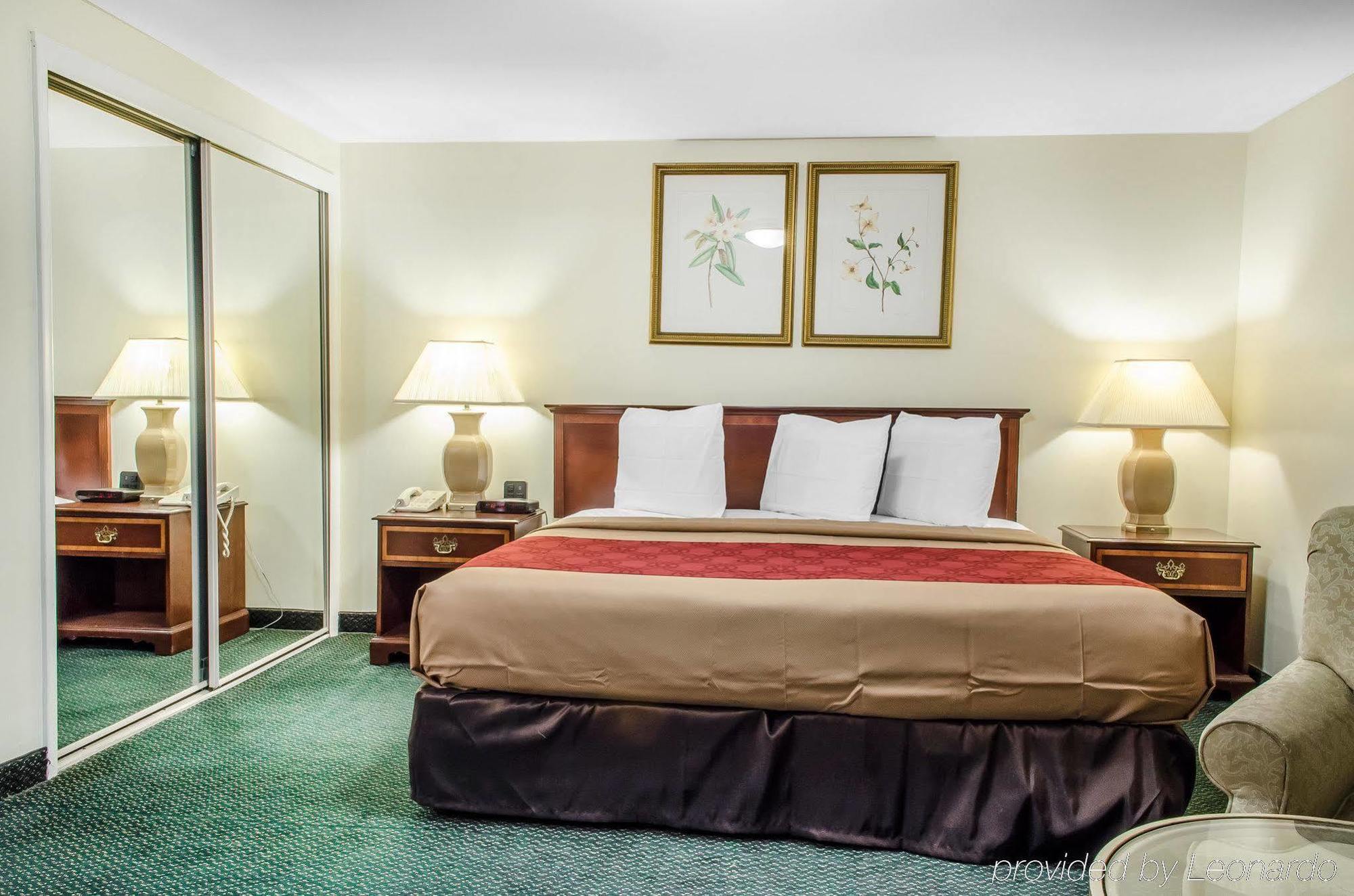 Econo Lodge Inn & Suites Denver Eksteriør bilde