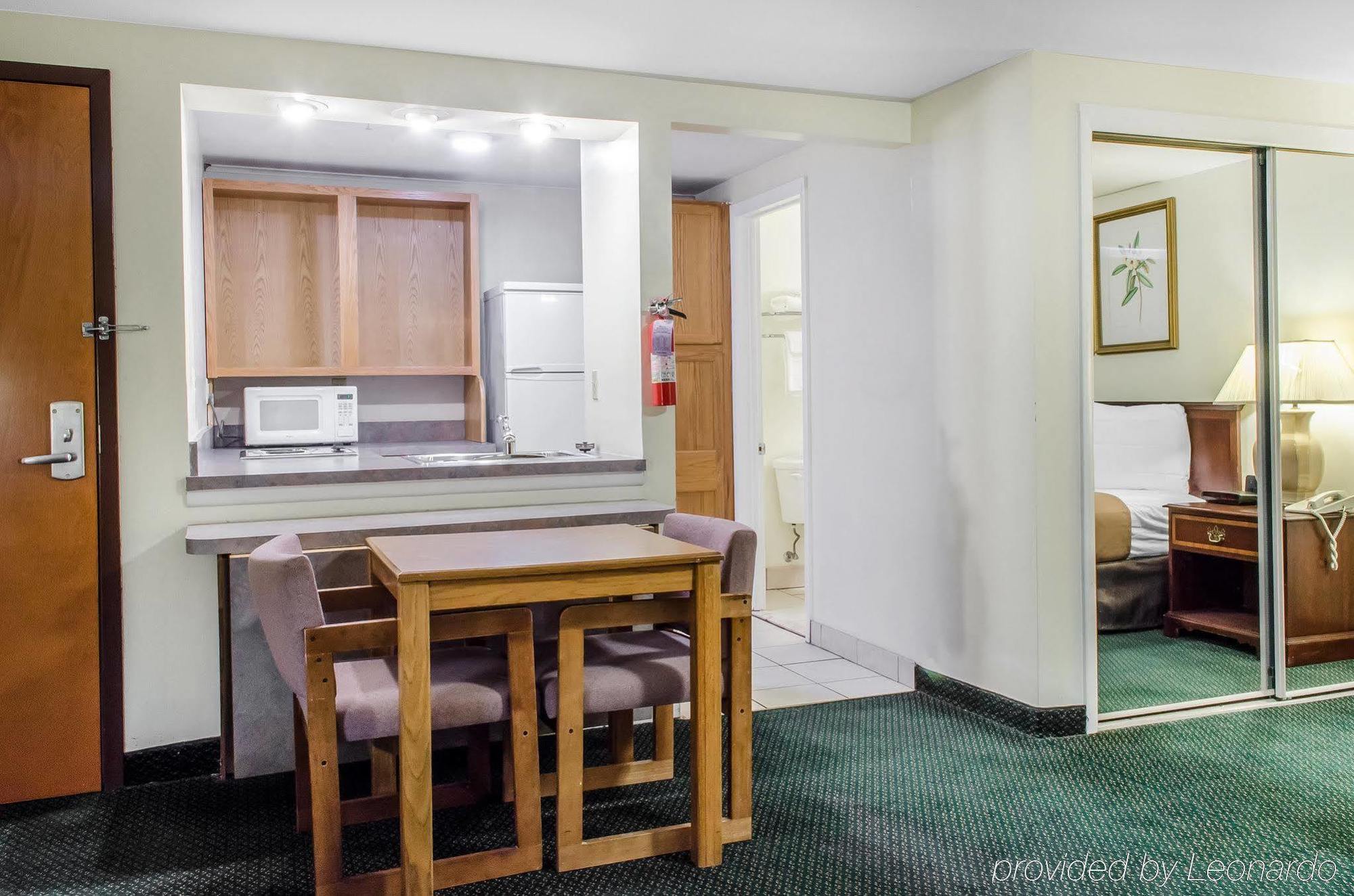 Econo Lodge Inn & Suites Denver Eksteriør bilde