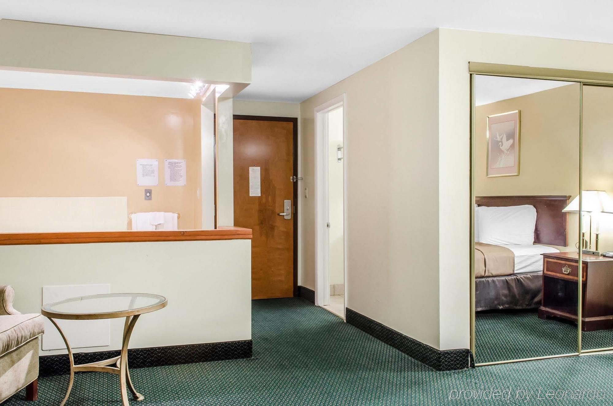 Econo Lodge Inn & Suites Denver Eksteriør bilde