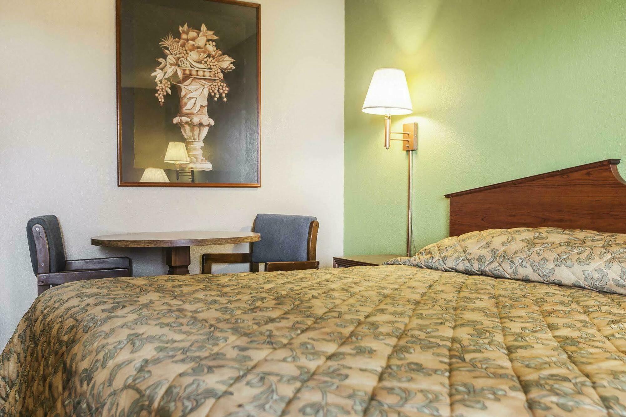 Econo Lodge Inn & Suites Denver Eksteriør bilde
