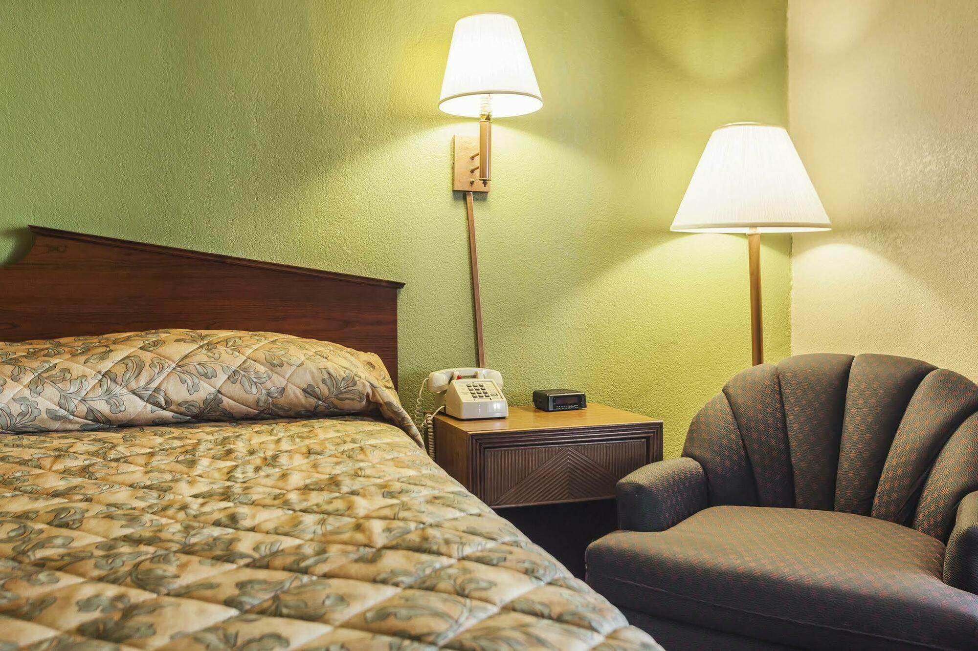 Econo Lodge Inn & Suites Denver Eksteriør bilde