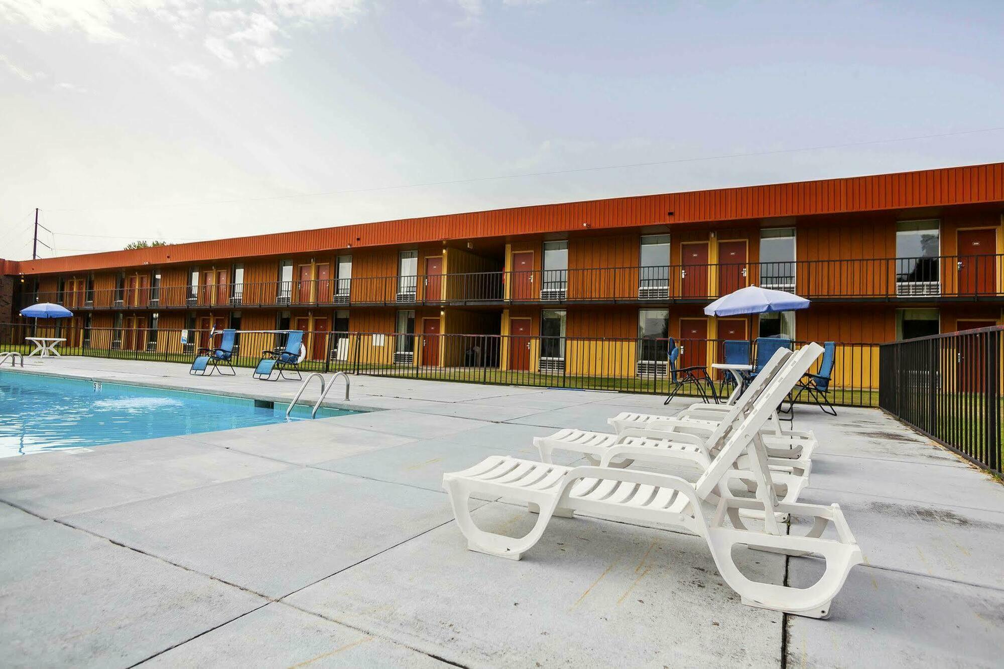 Econo Lodge Inn & Suites Denver Eksteriør bilde